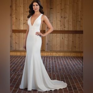 Essence of Australia brand new wedding dress. Unaltered and unworn with tags